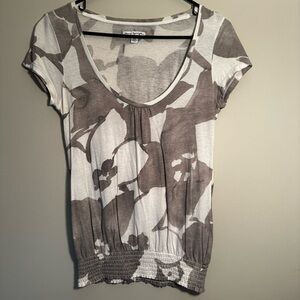 Abstract botanical y2k scoop neck tee with ruched hem